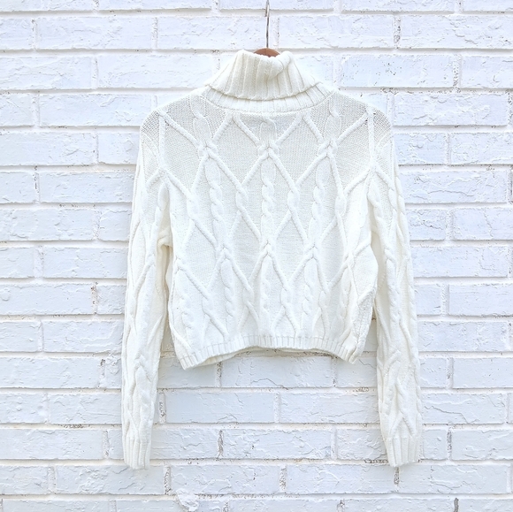 Hollister Cable Knit Turtleneck Sweater Crop - Picture 7 of 7